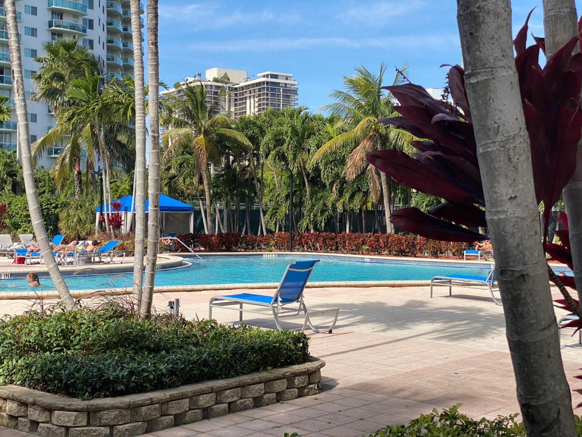 Sunny Isles Condo Resort ไมอามีบีช ภายนอก รูปภาพ