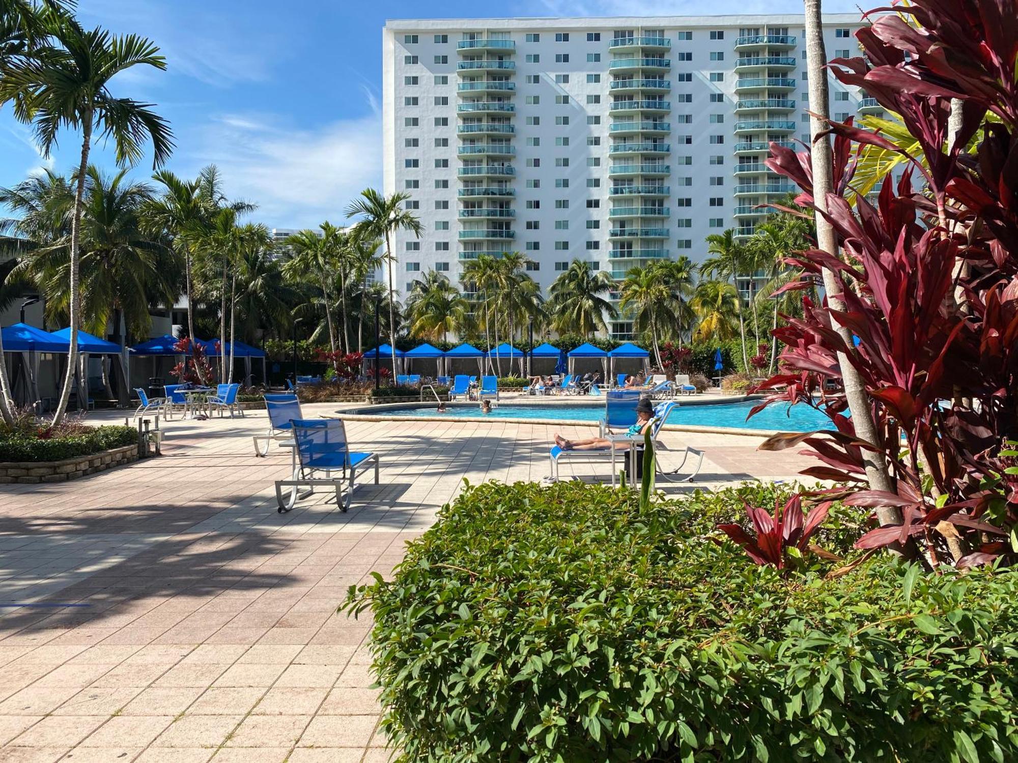 Sunny Isles Condo Resort ไมอามีบีช ภายนอก รูปภาพ