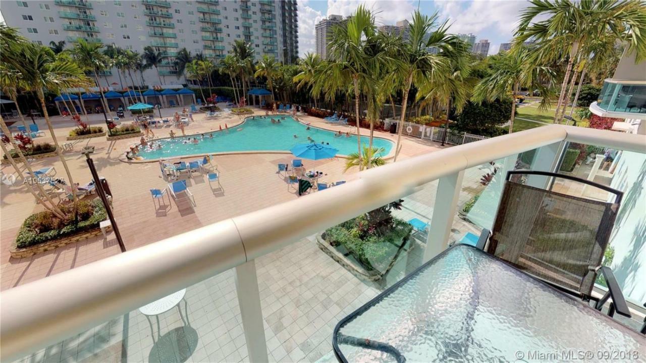 Sunny Isles Condo Resort ไมอามีบีช ภายนอก รูปภาพ